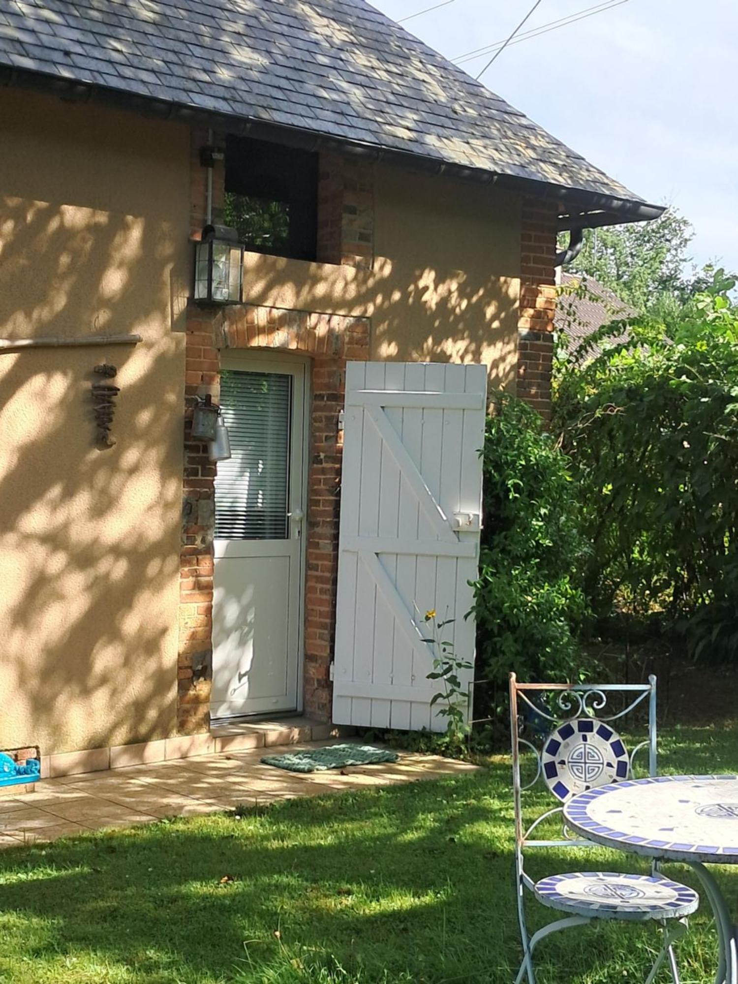 Bed and Breakfast Le Buisson De La Gariole Обиньи-сюр-Нер Экстерьер фото
